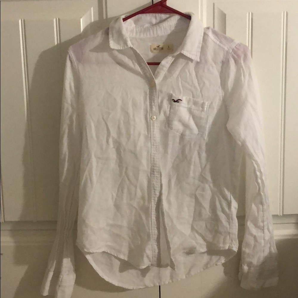 A white hollister shirt